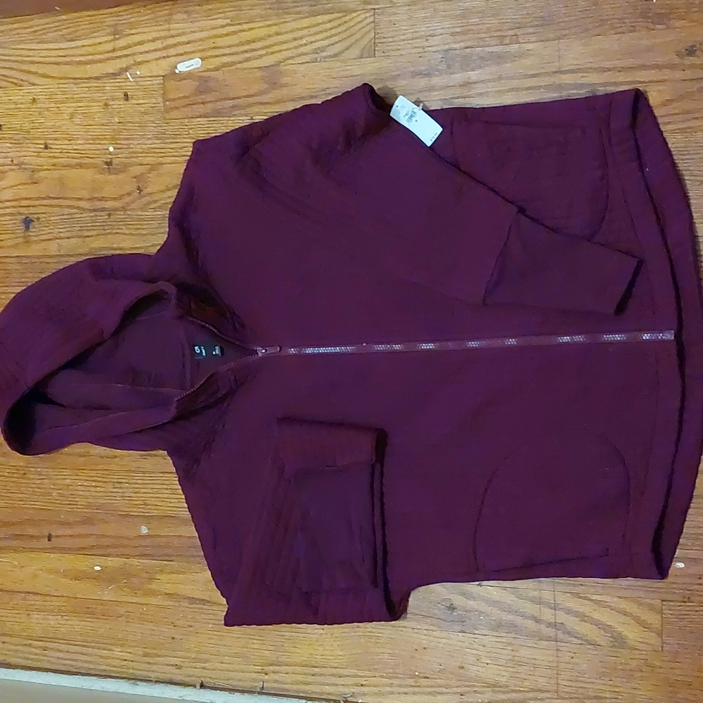GapFit size Medium Burgundy vertical quilted hooded jacket